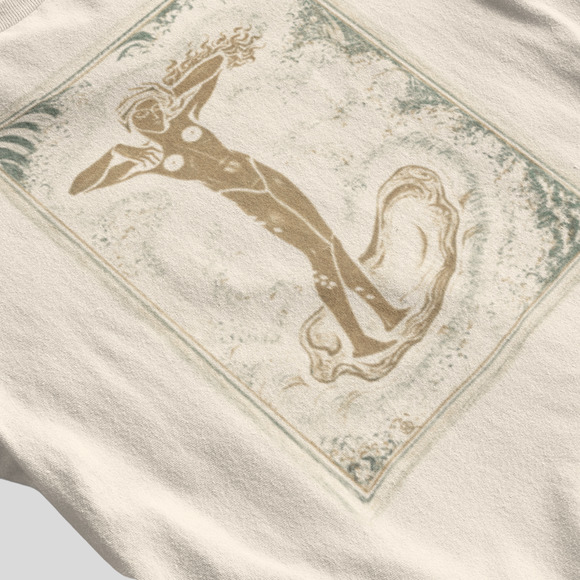 Vintage Venus Standing on Shell Tee - Picture 3 of 5